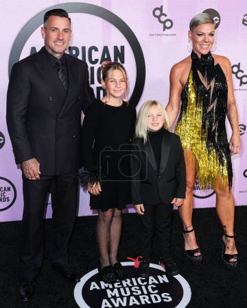 Photo for Carey Hart, Willow Hart, Jameson Hart and Pink (P!nk, Alecia Beth Moore Hart) arrive at the 2022 American Music Awards (50th Annual American Music Awards) held at Microsoft Theater at L.A. Live on November 20, 2022 in Los Angeles, California, USA. - Royalty Free Image