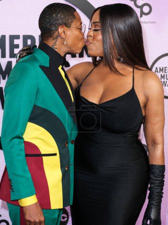 Photo for Jessica Betts and wife Niecy Nash Betts arrive at the 2022 American Music Awards (50th Annual American Music Awards) held at Microsoft Theater at L.A. Live on November 20, 2022 in Los Angeles, California, United States. - Royalty Free Image
