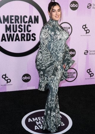 Foto de Lauren Jauregui llega a los American Music Awards 2022 (50th Annual American Music Awards) celebrados en Microsoft Theater en L.A. Live el 20 de noviembre de 2022 en Los Ángeles, California, Estados Unidos. - Imagen libre de derechos