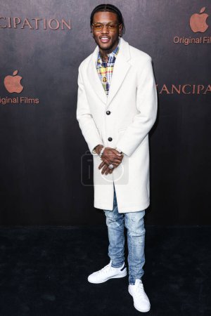 Photo for DC Young Fly arrives at the Los Angeles Premiere Of Apple Original Films' 'Emancipation' held at Regency Village Theatre on November 30, 2022 in Westwood, Los Angeles, California, United States. - Royalty Free Image