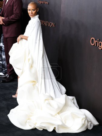 Foto de La actriz estadounidense Jada Pinkett Smith llega al estreno de 'Emancipación' de Apple Original Films en el Regency Village Theatre el 30 de noviembre de 2022 en Westwood, Los Ángeles, California, Estados Unidos. - Imagen libre de derechos