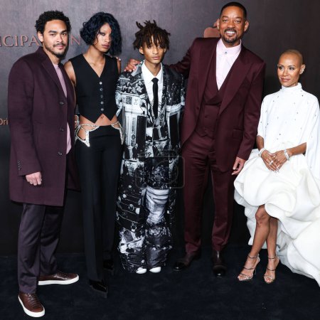 Photo for Trey Smith, Willow Smith, Jaden Smith, Will Smith and Jada Pinkett Smith arrive at the Los Angeles Premiere Of Apple Original Films' 'Emancipation' held at Regency Village Theatre on November 30, 2022 in Westwood, Los Angeles, California - Royalty Free Image
