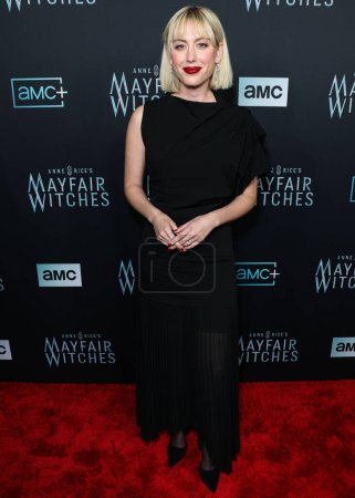 Téléchargez les photos : L'actrice américaine Hannah Alline arrive à la première des "Anne Rie's Mayfair Witches" d'AMC Networks au Harmony Gold Theater le 7 décembre 2022 à Hollywood, Los Angeles, Californie, États-Unis. - en image libre de droit
