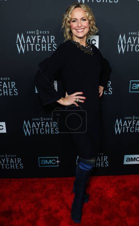 Téléchargez les photos : L'actrice américaine Melora Hardin arrive à la première des "Anne Rie's Mayfair Witches" d'AMC Networks au Harmony Gold Theater le 7 décembre 2022 à Hollywood, Los Angeles, Californie, États-Unis. - en image libre de droit