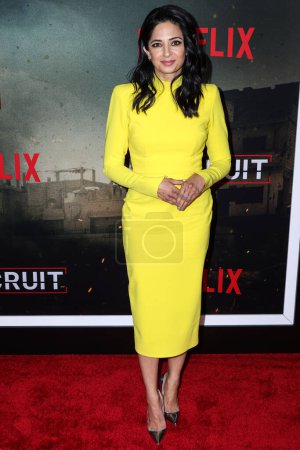 Téléchargez les photos : L'actrice américaine Aarti Mann arrive à la première mondiale de la saison 1 de Netflix 'The Recruit' qui s'est tenue à AMC The Grove 14 le 8 décembre 2022 à Los Angeles, Californie, États-Unis. - en image libre de droit