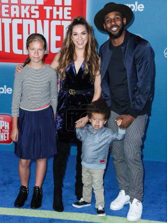 Photo for HOLLYWOOD, LOS ANGELES, CALIFORNIA, USA - NOVEMBER 05: Weslie Fowler, mother/American dancer Allison Holker, Maddox Laurel Boss and father/American freestyle hip hop dancer, choreographer, actor Stephen Boss - Royalty Free Image