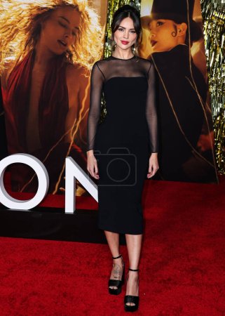 Photo for Mexican actress and singer Eiza Gonzalez arrives at the Global Premiere Screening Of Paramount Pictures 'Babylon' held at the Academy Museum of Motion Pictures on December 15, 2022 in Los Angeles, California, United States. - Royalty Free Image