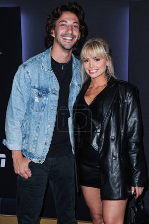 Foto de Ben Ashby and Mackenzie Dipman arrive at ESPN And CFP's Allstate Party At The Playoff Event 2023 held at The Majestic Downtown on January 7, 2023 in Los Angeles, California, United States. - Imagen libre de derechos