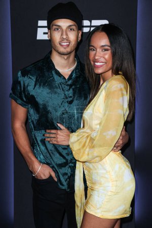 Foto de Brandon Jones and Serene Russell arrive at ESPN And CFP's Allstate Party At The Playoff Event 2023 held at The Majestic Downtown on January 7, 2023 in Los Angeles, California, United States. - Imagen libre de derechos