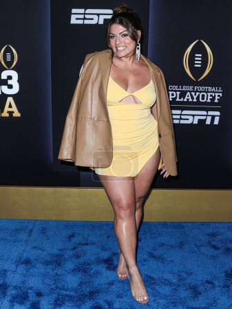 Foto de Gabriella Athena Halikas arrives at ESPN And CFP's Allstate Party At The Playoff Event 2023 held at The Majestic Downtown on January 7, 2023 in Los Angeles, California, United States. - Imagen libre de derechos