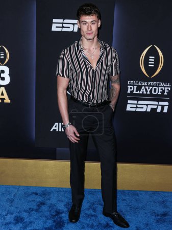 Foto de Isaiah Campbell arrives at ESPN And CFP's Allstate Party At The Playoff Event 2023 held at The Majestic Downtown on January 7, 2023 in Los Angeles, California, United States. - Imagen libre de derechos