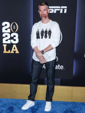 Foto de Marty Smith arrives at ESPN And CFP's Allstate Party At The Playoff Event 2023 held at The Majestic Downtown on January 7, 2023 in Los Angeles, California, United States. - Imagen libre de derechos
