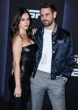 Foto de Natalie Joy and boyfriend Nick Viall arrive at ESPN And CFP's Allstate Party At The Playoff Event 2023 held at The Majestic Downtown on January 7, 2023 in Los Angeles, California, United States. - Imagen libre de derechos