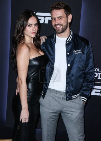 Foto de Natalie Joy and boyfriend Nick Viall arrive at ESPN And CFP's Allstate Party At The Playoff Event 2023 held at The Majestic Downtown on January 7, 2023 in Los Angeles, California, United States. - Imagen libre de derechos