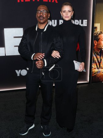 Foto de Eddie Murphy and girlfriend Paige Butcher arrive at the Los Angeles Premiere Of Netflix's 'You People' held at the Regency Village Theatre on January 17, 2023 in Westwood, Los Angeles, California, United States. - Imagen libre de derechos
