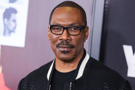 Téléchargez les photos : American actor, comedian, writer, producer and singer Eddie Murphy arrives at the Los Angeles Premiere Of Netflix's 'You People' held at the Regency Village Theatre on January 17, 2023 in Westwood, Los Angeles, California, United States. - en image libre de droit