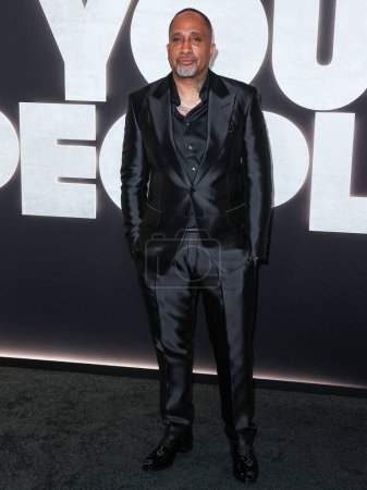 Foto de American film and television writer, producer, director and actor Kenya Barris arrives at the Los Angeles Premiere Of Netflix's 'You People' held at the Regency Village Theatre on January 17, 2023 in Westwood, Los Angeles, California, United States. - Imagen libre de derechos