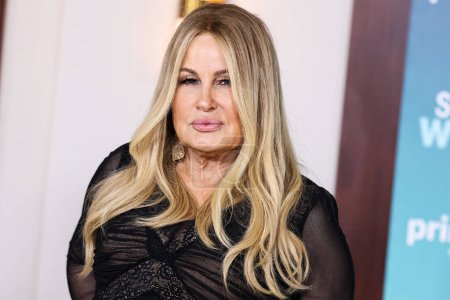 Foto de American actress Jennifer Coolidge arrives at the Los Angeles Premiere Of Amazon Prime Video's 'Shotgun Wedding' held at the TCL Chinese Theatre IMAX on January 18, 2023 in Hollywood, Los Angeles, California, United States. - Imagen libre de derechos