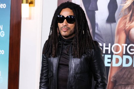 Foto de American singer-songwriter Lenny Kravitz arrives at the Los Angeles Premiere Of Amazon Prime Video's 'Shotgun Wedding' held at the TCL Chinese Theatre IMAX on January 18, 2023 in Hollywood, Los Angeles, California, United States. - Imagen libre de derechos