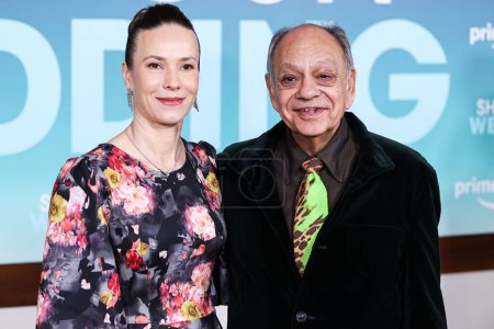 Téléchargez les photos : Natasha Rubin and husband Cheech Marin arrive at the Los Angeles Premiere Of Amazon Prime Video's 'Shotgun Wedding' held at the TCL Chinese Theatre IMAX on January 18, 2023 in Hollywood, Los Angeles, California, United States. - en image libre de droit