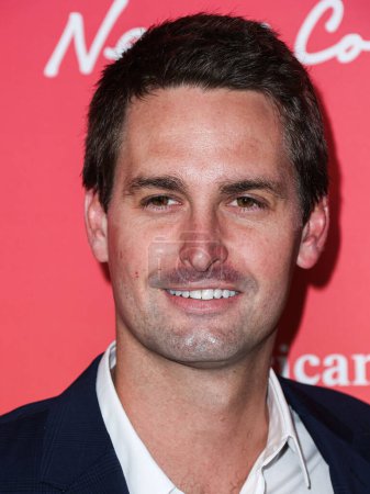 Foto de American businessman, co-founder and CEO of Snap Inc. Evan Spiegel arrives at the GDay USA Arts Gala 2023 held at the Skirball Cultural Center on January 28, 2023 in Los Angeles, California, United States. - Imagen libre de derechos