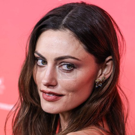 Photo for Australian actress Phoebe Tonkin arrives at the G'Day USA Arts Gala 2023 held at the Skirball Cultural Center on January 28, 2023 in Los Angeles, California, United States. - Royalty Free Image