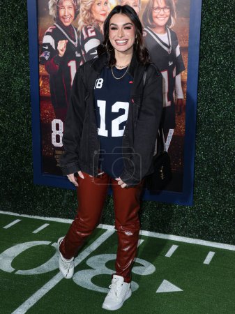 Téléchargez les photos : Ashley Iaconetti Haibon arrives at the Los Angeles Premiere Screening Of Paramount Pictures' '80 For Brady' held at the Regency Village Theatre on January 31, 2023 in Westwood, Los Angeles, California, United States. - en image libre de droit