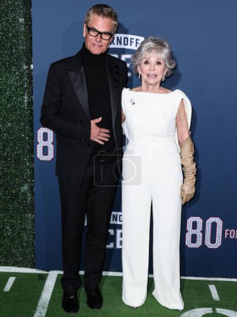 Foto de Harry Hamlin and Rita Moreno arrive at the Los Angeles Premiere Screening Of Paramount Pictures' '80 For Brady' held at the Regency Village Theatre on January 31, 2023 in Westwood, Los Angeles, California, United States. - Imagen libre de derechos
