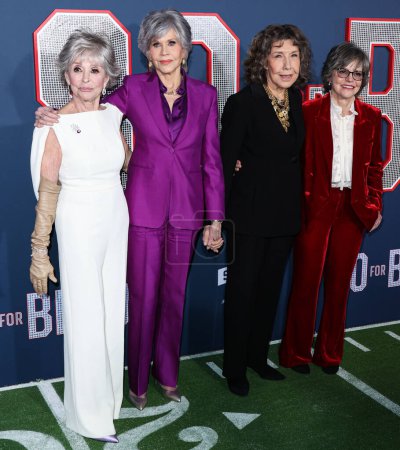 Foto de Rita Moreno, Jane Fonda, Lily Tomlin and Sally Field arrive at the Los Angeles Premiere Screening Of Paramount Pictures' '80 For Brady' held at the Regency Village Theatre on January 31, 2023 in Westwood, Los Angeles, California, United States. - Imagen libre de derechos