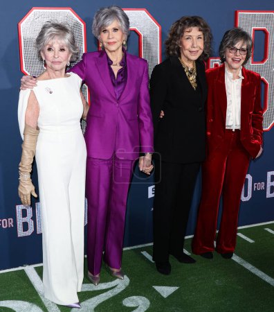 Foto de Rita Moreno, Jane Fonda, Lily Tomlin and Sally Field arrive at the Los Angeles Premiere Screening Of Paramount Pictures' '80 For Brady' held at the Regency Village Theatre on January 31, 2023 in Westwood, Los Angeles, California, United States. - Imagen libre de derechos