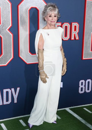Foto de Puerto Rican actress Rita Moreno arrives at the Los Angeles Premiere Screening Of Paramount Pictures' '80 For Brady' held at the Regency Village Theatre on January 31, 2023 in Westwood, Los Angeles, California, United States - Imagen libre de derechos
