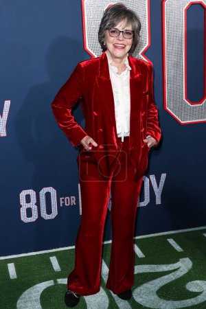 Téléchargez les photos : American actress Sally Field arrives at the Los Angeles Premiere Screening Of Paramount Pictures' '80 For Brady' held at the Regency Village Theatre on January 31, 2023 in Westwood, Los Angeles, California, United States. - en image libre de droit