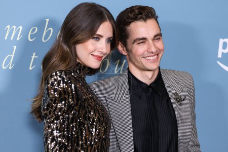 Téléchargez les photos : American actress Alison Brie and husband actor and filmmaker Dave Franco arrive at the Los Angeles Premiere Of Amazon Prime Video's 'Somebody I Used To Know' held at The Culver Theater on February 1, 2023 in Culver City, Los Angeles, California, USA. - en image libre de droit