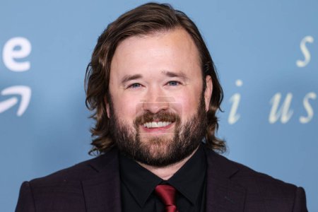Photo for American actor Haley Joel Osment arrives at the Los Angeles Premiere Of Amazon Prime Video's 'Somebody I Used To Know' held at The Culver Theater on February 1, 2023 in Culver City, Los Angeles, California, United States. - Royalty Free Image