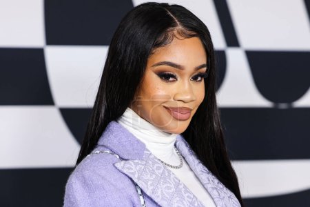 Foto de American rapper Saweetie arrives at the Warner Music Group Pre-Grammy Party 2023 held at the Hollywood Athletic Club on February 2, 2023 in Hollywood, Los Angeles, California, United States. - Imagen libre de derechos