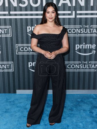 Foto de Canadian actress Dianne Doan arrives at the Los Angeles Premiere Of Amazon Prime Video's 'The Consultant' Season 1 held at The Culver Theater on February 13, 2023 in Culver City, Los Angeles, California, United States. - Imagen libre de derechos