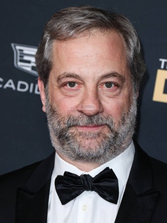 Téléchargez les photos : American comedian Judd Apatow arrives at the 75th Annual Directors Guild Of America (DGA) Awards held at The Beverly Hilton Hotel on February 18, 2023 in Beverly Hills, Los Angeles, California, United States. - en image libre de droit
