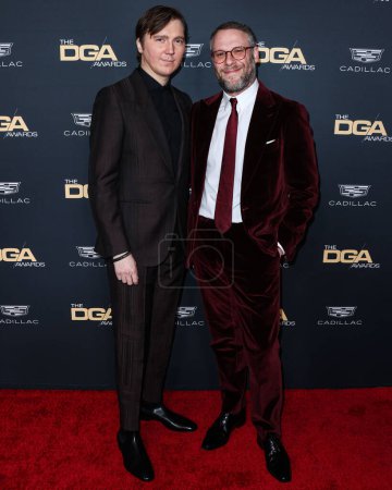 Foto de Paul Dano and Seth Rogen arrive at the 75th Annual Directors Guild Of America (DGA) Awards held at The Beverly Hilton Hotel on February 18, 2023 in Beverly Hills, Los Angeles, California, United States. - Imagen libre de derechos
