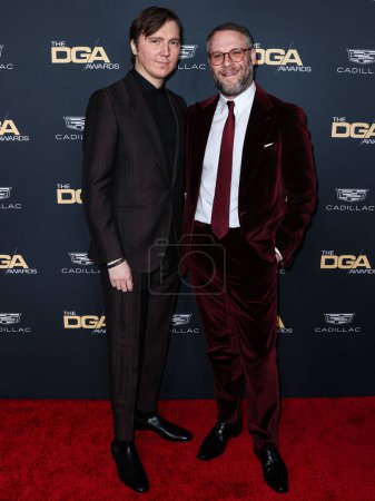Foto de Paul Dano and Seth Rogen arrive at the 75th Annual Directors Guild Of America (DGA) Awards held at The Beverly Hilton Hotel on February 18, 2023 in Beverly Hills, Los Angeles, California, United States. - Imagen libre de derechos