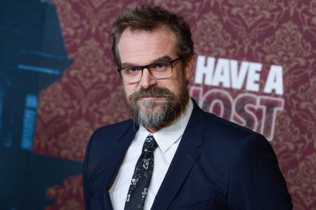 Téléchargez les photos : American actor David Harbour arrives at the Los Angeles Premiere Of Netflix's 'We Have A Ghost' held at the Netflix Tudum Theater on February 22, 2023 in Hollywood, Los Angeles, California, United States. - en image libre de droit