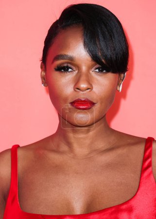 Foto de American singer, rapper and actress Janelle Monae (Janelle Mone) wearing custom Cong Tri arrives at the 54th Annual NAACP Image Awards held at the Pasadena Civic Auditorium on February 25, 2023 in Pasadena, Los Angeles, California, United States. - Imagen libre de derechos