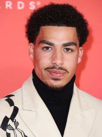 Téléchargez les photos : Marcus Scribner wearing Mr. Saturday arrives at the 54th Annual NAACP Image Awards held at the Pasadena Civic Auditorium on February 25, 2023 in Pasadena, Los Angeles, California, United States. - en image libre de droit