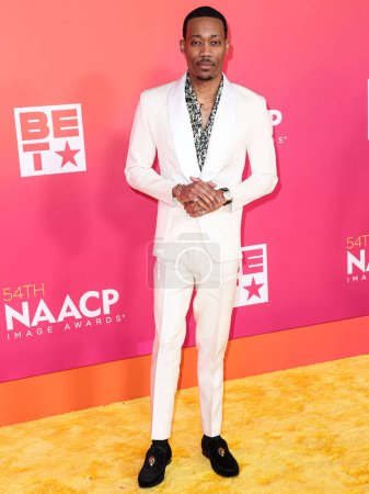 Téléchargez les photos : Tyler James Williams arrives at the 54th Annual NAACP Image Awards held at the Pasadena Civic Auditorium on February 25, 2023 in Pasadena, Los Angeles, California, United States. - en image libre de droit
