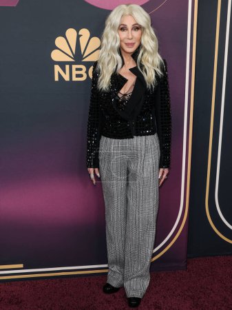 Foto de American singer, actress and television personality Cher arrives at NBC's 'Carol Burnett: 90 Years Of Laughter + Love' Birthday Special held at AVALON Hollywood and Bardot on March 2, 2023 in Hollywood, Los Angeles, California, United States. - Imagen libre de derechos
