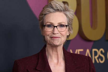 Téléchargez les photos : Jane Lynch arrives at NBC's 'Carol Burnett: 90 Years Of Laughter + Love' Birthday Special held at AVALON Hollywood and Bardot on March 2, 2023 in Hollywood, Los Angeles, California, United States. - en image libre de droit