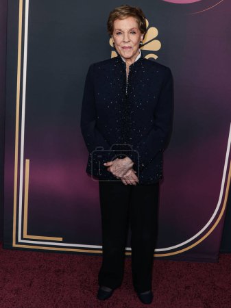 Téléchargez les photos : L'actrice, chanteuse et auteure anglaise Julie Andrews arrive au 'Carol Burnett : 90 Years Of Laughter + Love' Birthday Special de NBC à AVALON Hollywood et Bardot le 2 mars 2023 à Hollywood, Los Angeles, Californie, États-Unis. - en image libre de droit
