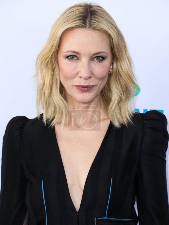 Téléchargez les photos : Australian actress Cate Blanchett wearing Loewe arrives at the 2023 Film Independent Spirit Awards held at the Santa Monica Beach on March 4, 2023 in Santa Monica, Los Angeles, California, United States. - en image libre de droit