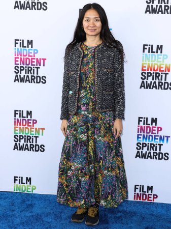 Foto de Chlo Zhao (Chloe Zhao) arrives at the 2023 Film Independent Spirit Awards held at the Santa Monica Beach on March 4, 2023 in Santa Monica, Los Angeles, California, United States. - Imagen libre de derechos