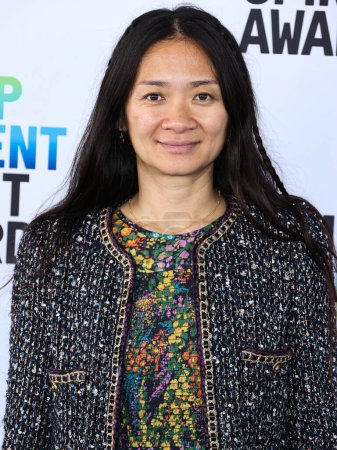 Foto de Chlo Zhao (Chloe Zhao) arrives at the 2023 Film Independent Spirit Awards held at the Santa Monica Beach on March 4, 2023 in Santa Monica, Los Angeles, California, United States. - Imagen libre de derechos
