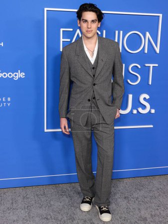 Foto de Paris Brosnan llega al Fashion Trust EE.UU. Premios 2023 celebrados en Goya Studios el 21 de marzo de 2023 en Hollywood, Los Ángeles, California, Estados Unidos. - Imagen libre de derechos